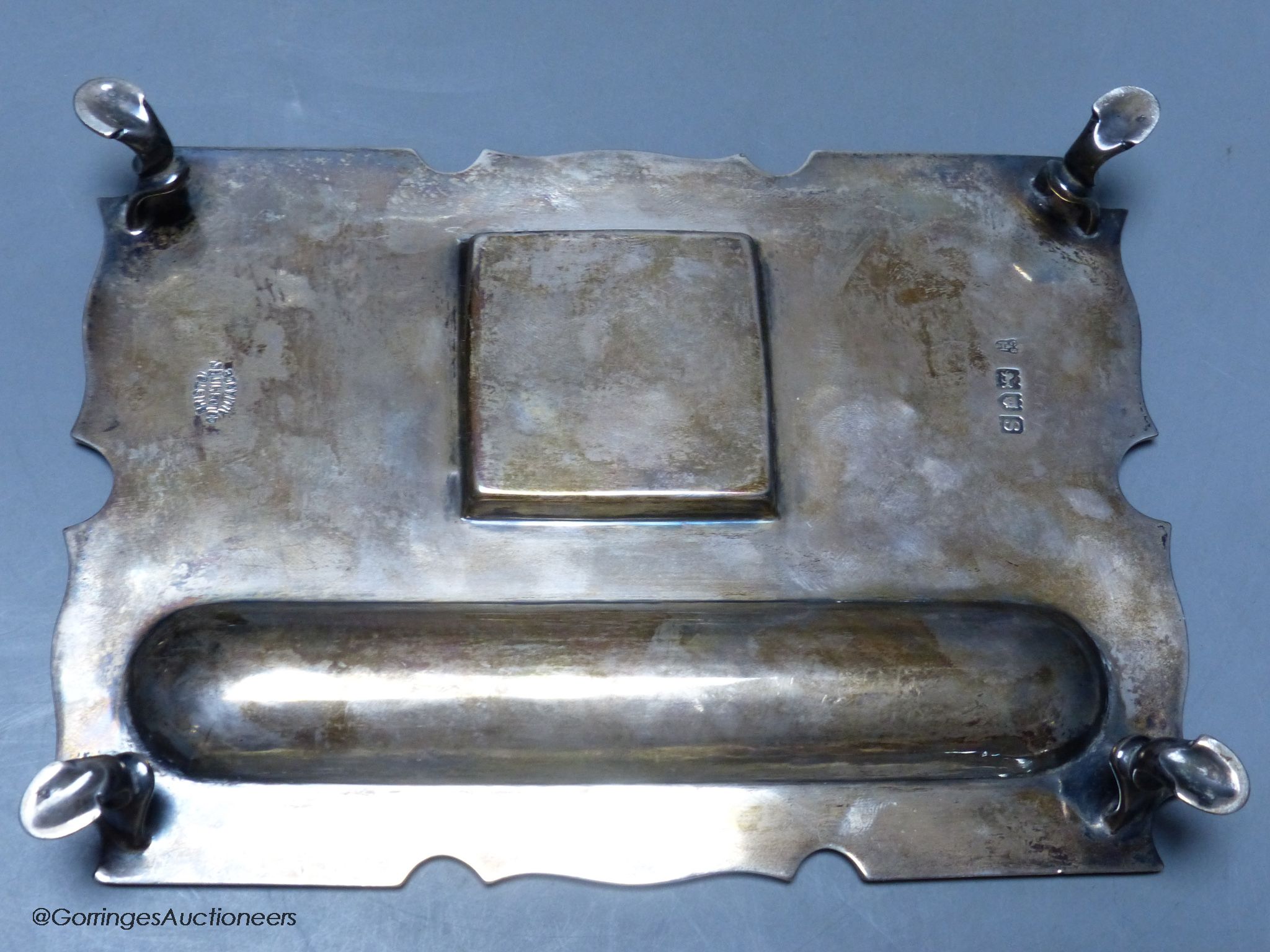 A George V silver rectangular inkstand, by Charles Stuart Harris & Sons, London, 1913, 17cm, stand, 6.5oz.